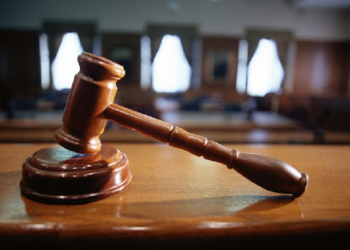 Các bước khởi kiện vụ án hình sự: Khi nào cần mời luật sư?