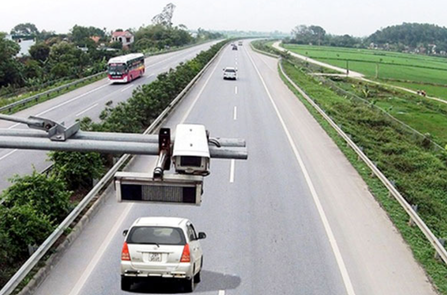 Luôn chú ý biển báo giao thông, đặc biệt tại khu vực có gắn camera giám sát