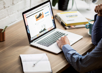 Người lao động làm việc online, freelance – hợp đồng và nghĩa vụ thuế