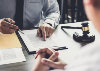 Phân biệt giữa tư vấn pháp lý và dịch vụ đại diện pháp luật