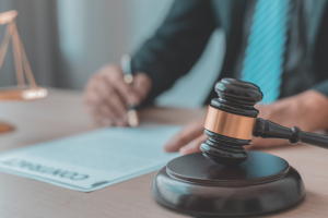 Quy trình thuê luật sư: Những điều doanh nghiệp cần biết