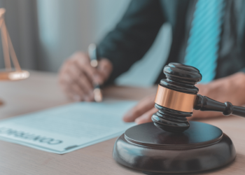 Quy trình thuê luật sư: Những điều doanh nghiệp cần biết