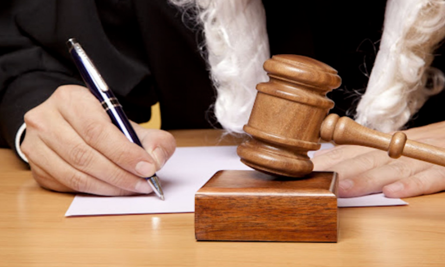 Pháp luật đóng vai trò như một tấm lá chắn bảo vệ mọi công dân