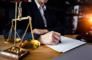 Luật sư chuyên tranh tụng khác gì luật sư tư vấn? Cách lựa chọn đúng nhu cầu