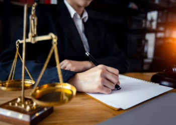 Luật sư chuyên tranh tụng khác gì luật sư tư vấn? Cách lựa chọn đúng nhu cầu