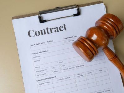 Luật sư tư vấn trước khi ký hợp đồng lớn: Giá trị vượt xa chi phí dịch vụ