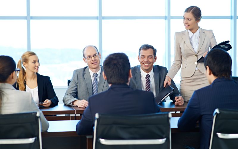 Cổ đông thiểu số có bắt buộc được tham gia điều hành công ty không?